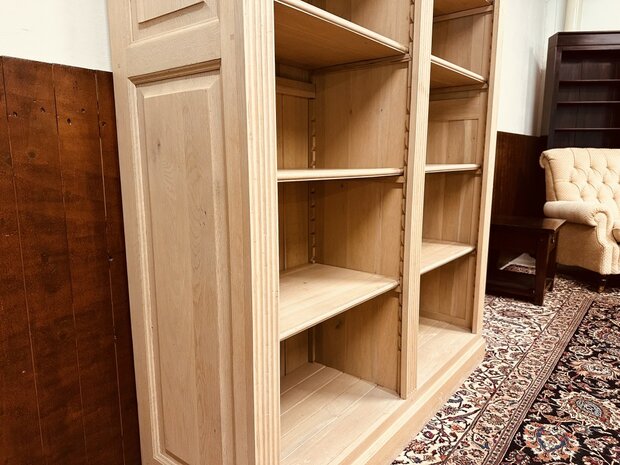Landelijk-Engels-Blank-Eiken-Boekenkast