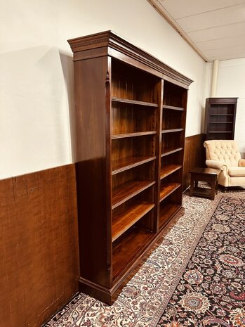 Klassiek-Engelse-Mahonie-Boekenkast