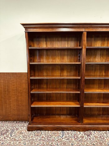 Klassiek-Engelse-Mahonie-Boekenkast