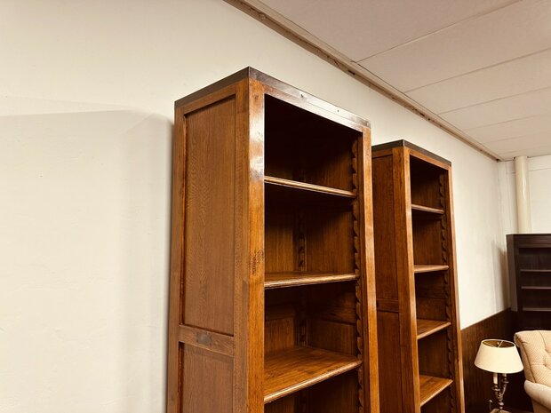 Klassiek-Engels-Eichholtz-Boekenkast