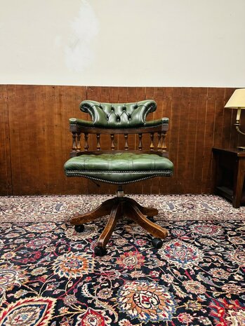 Groene-Chesterfield-Captain-Chair