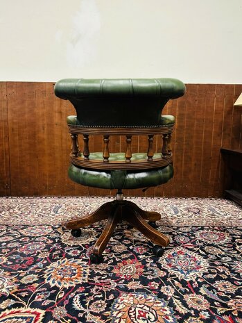 Groene-Chesterfield-Captain-Chair