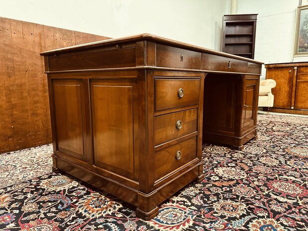 Klassiek-Italiaans-Bureau