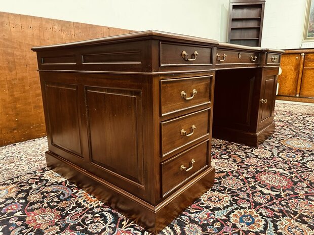 Engels-Antiek-Bureau