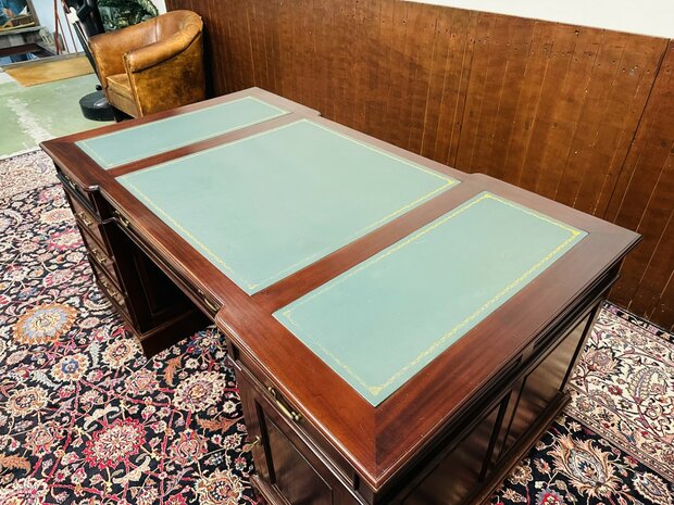 Engels-Antiek-Bureau