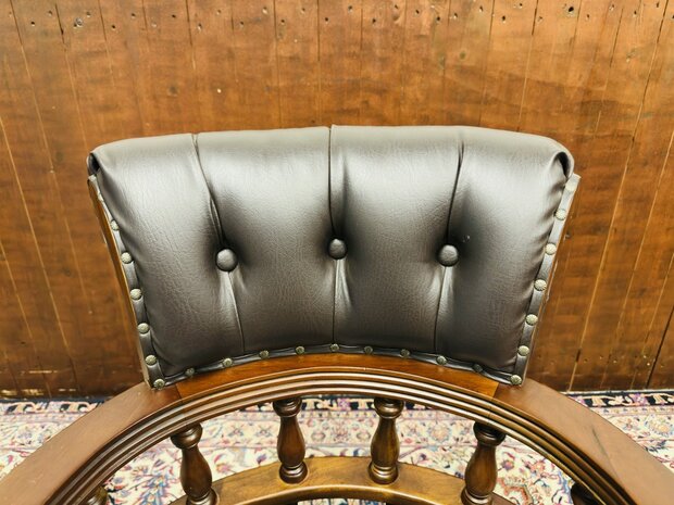 Klassiek-Engelse-Captain-Chair