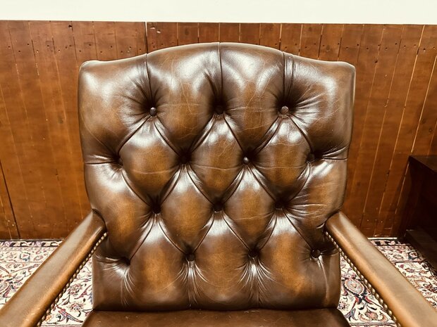 Bruine-Chesterfield-President-Chair