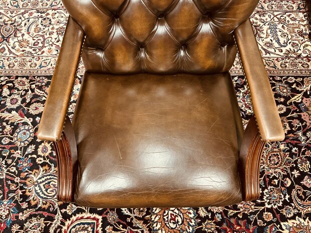 Bruine-Chesterfield-President-Chair
