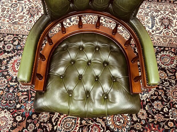 Groene-Chesterfield-Captain-Chair-Bureaustoel
