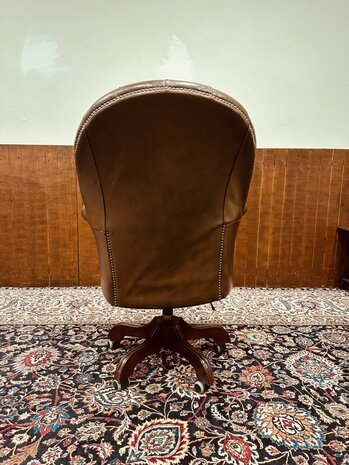 Bruine-Chesterfield-Director-Chair-Bureaustoel