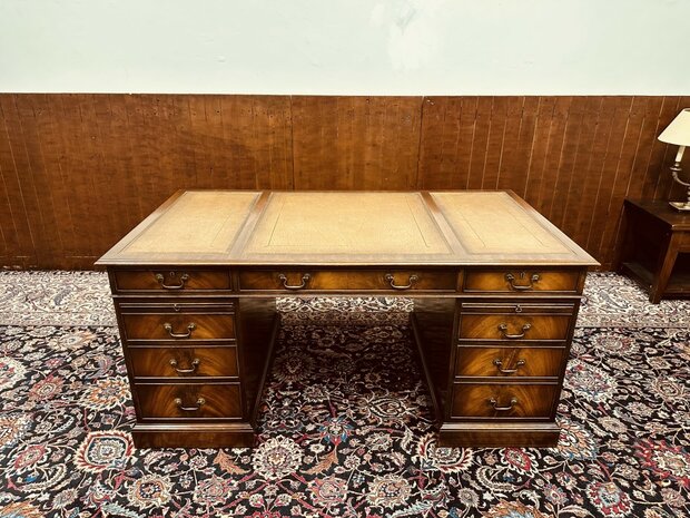 Engels-Antiek-Bureau