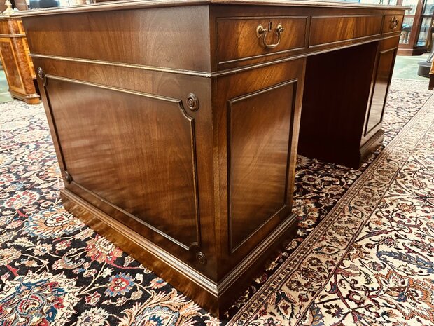 Engels-Antiek-Bureau