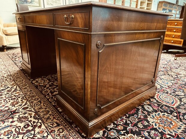 Engels-Antiek-Bureau