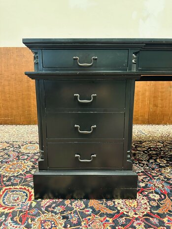 Klassiek-Engels-Zwart-Chesterfield-Bureau