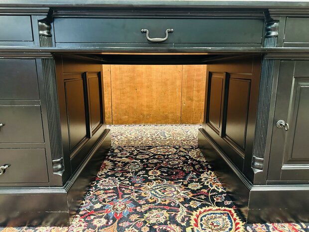 Klassiek-Engels-Zwart-Chesterfield-Bureau