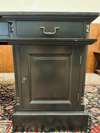 Klassiek-Engels-Zwart-Chesterfield-Bureau