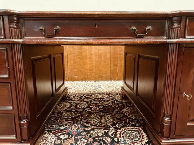 Klassiek-Engels-Chesterfield-Partnerdesk-Bureau