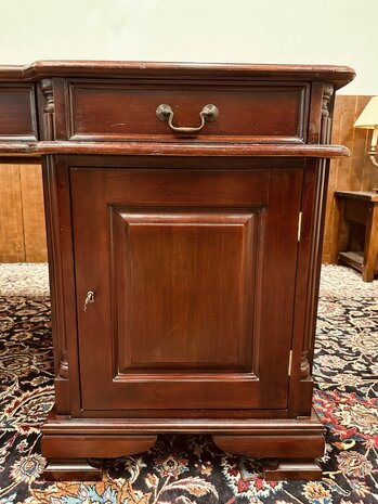 Klassiek Engels Chesterfield Partnerdesk Bureau