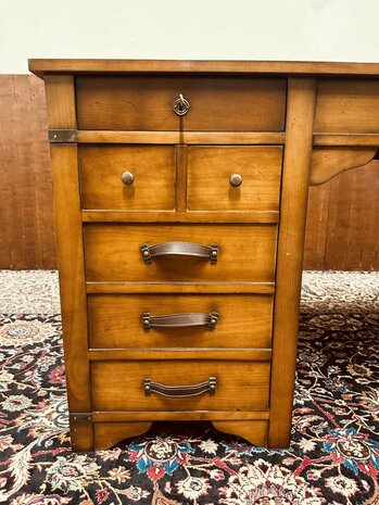Klassiek-Engels-Bureau-Landkaart