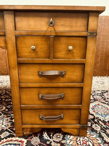 Klassiek-Engels-Bureau-Landkaart