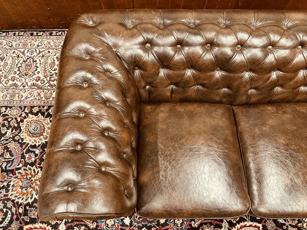 Chesterfield-Tweezits-Bank