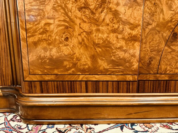 Antieke-Italiaanse-Grote-Dressoir
