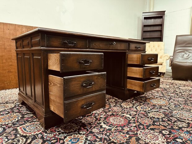 Antiek-Engels-Bureau
