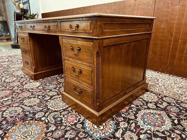 Klassiek-Engels-Eichholtz-Bureau