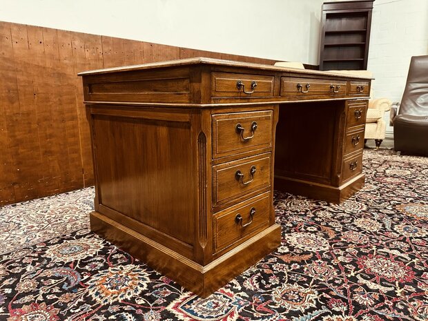 Klassiek-Engels-Eichholtz-Bureau