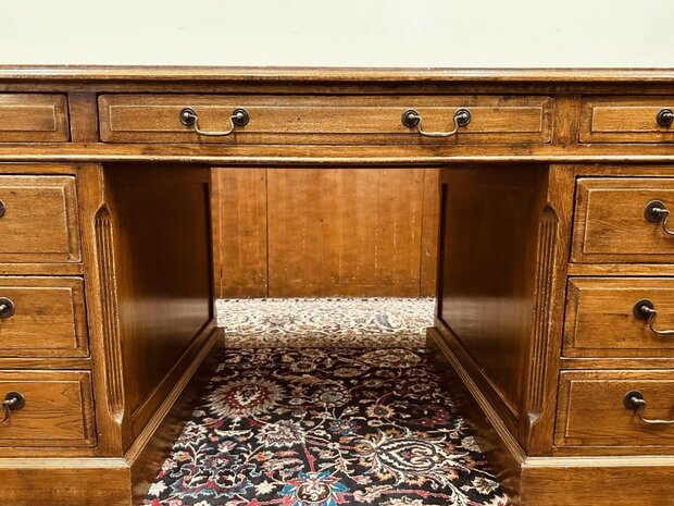 Klassiek-Engels-Eichholtz-Bureau