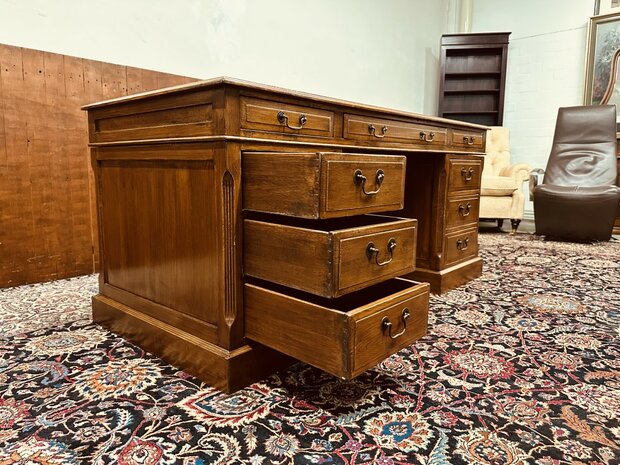 Klassiek-Engels-Eichholtz-Bureau
