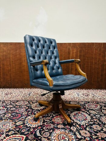 Engelse-Blauwe-Chesterfield-Bureaustoel