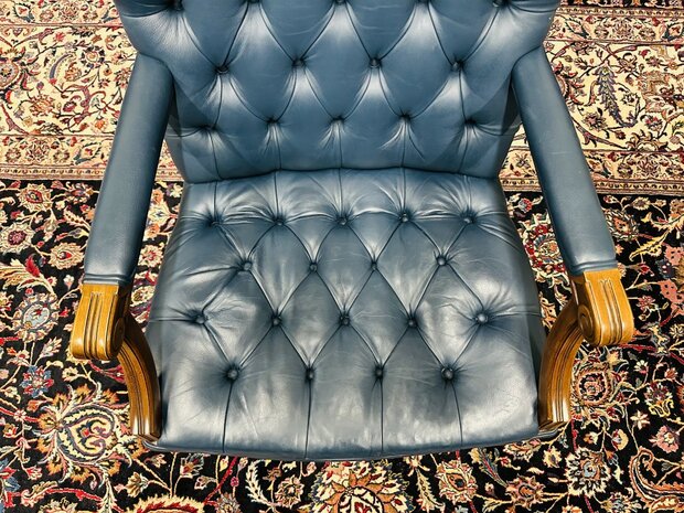 Engelse-Blauwe-Chesterfield-Bureaustoel