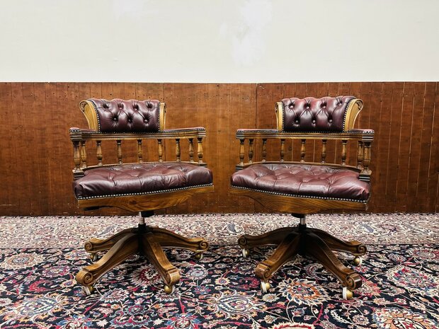 Set-Engelse-Chesterfield-Captain-Chairs