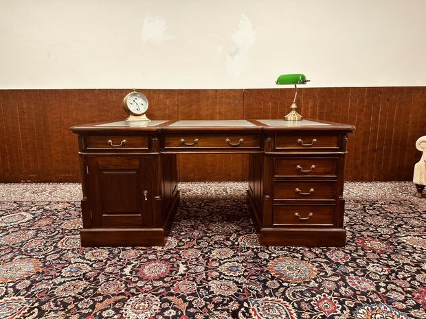 Chesterfield-Engels-Bureau-Partnerdesk