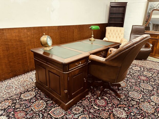 Chesterfield-Engels-Bureau-Partnerdesk
