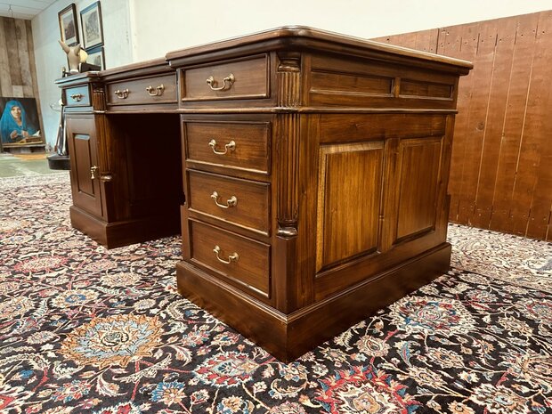 Chesterfield-Engels-Bureau-Partnerdesk