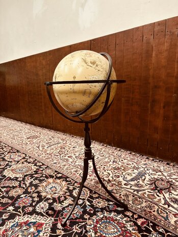 Globe-Op-Standaard