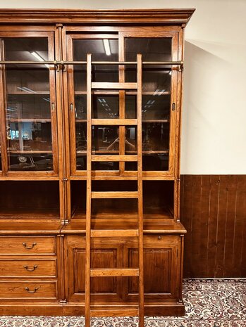 Klassiek-Engelse-Bibliotheekkast