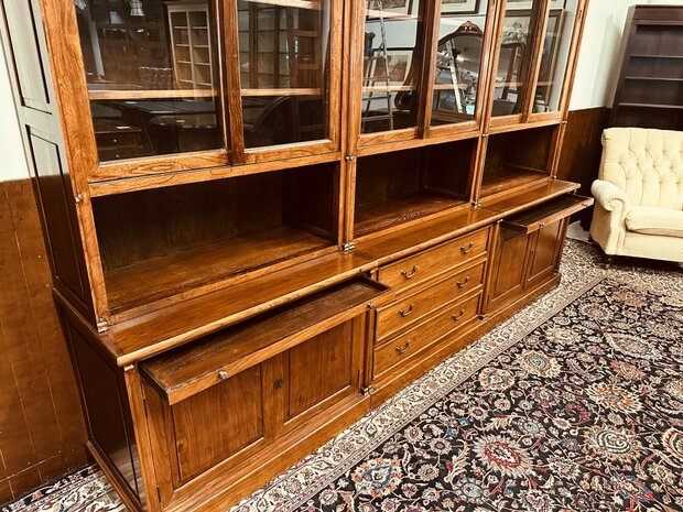 Klassiek-Engelse-Bibliotheekkast
