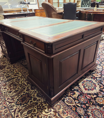 Antiek-Engels-Chesterfield-bureau-partnerdesk-met-lederen-inleg-6