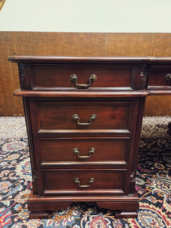 Antiek-Engels-Chesterfield-bureau-partnerdesk-met-lederen-inleg-8