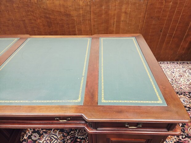 Antiek-Engels-Chesterfield-bureau-partnerdesk-met-lederen-inleg-12