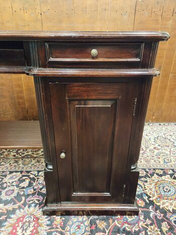 Antiek-klassiek-Engels-bureau-met-lederen-werkblad-10