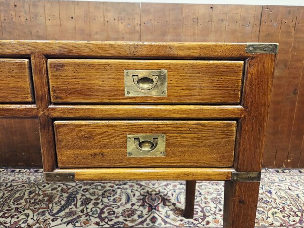 Klassieke-Engelse-eikenhout-campaign-maritieme-schrijftafel-bureau-eik-messing-10