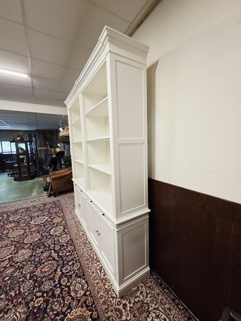 Witte-klassieke-boekenkast-kast-4
