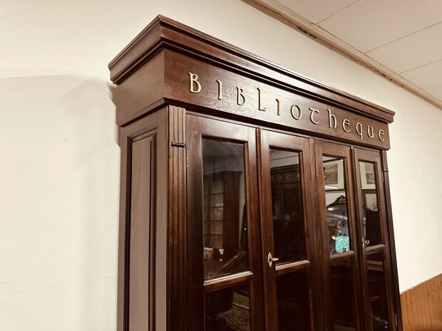 Klassiek-Engelse-Bibliotheque-Boekenkast