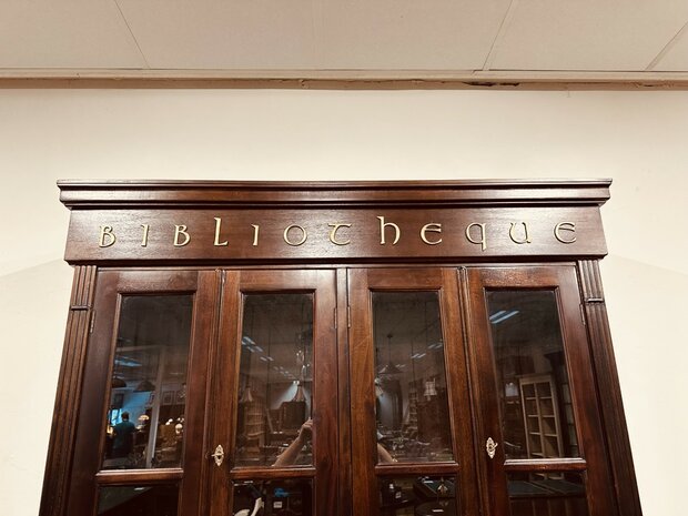 Klassiek-Engelse-Bibliotheque-Boekenkast
