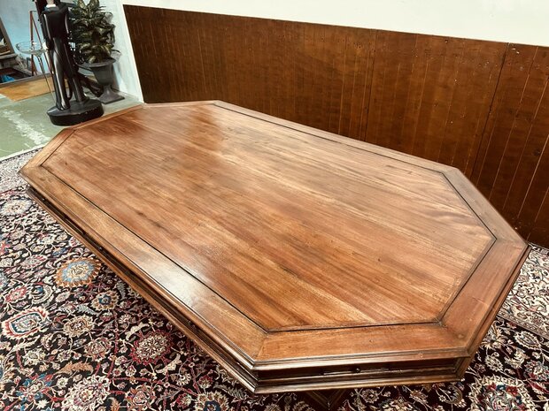 Klassiek-Engelse-Vergadertafel-met-Stoelen