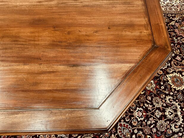 Klassiek-Engelse-Vergadertafel-met-Stoelen